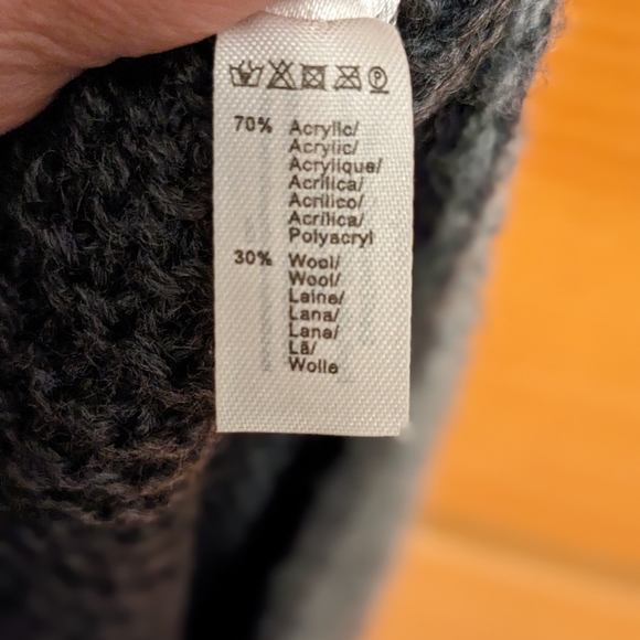 Esprit Circle Scarf - Picture 3 of 4